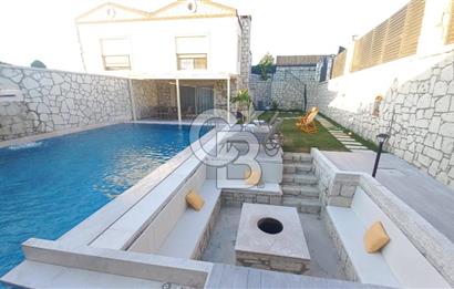 Çeşme Ovacıkta 800 M2 Arsa İçerisinde Satılık 2 Adet ikiz Villa.