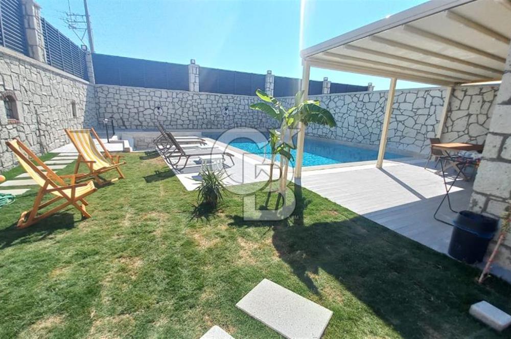 Çeşme Ovacıkta 800 M2 Arsa İçerisinde Satılık 2 Adet ikiz Villa.