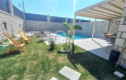 Çeşme Ovacıkta 800 M2 Arsa İçerisinde Satılık 2 Adet ikiz Villa.