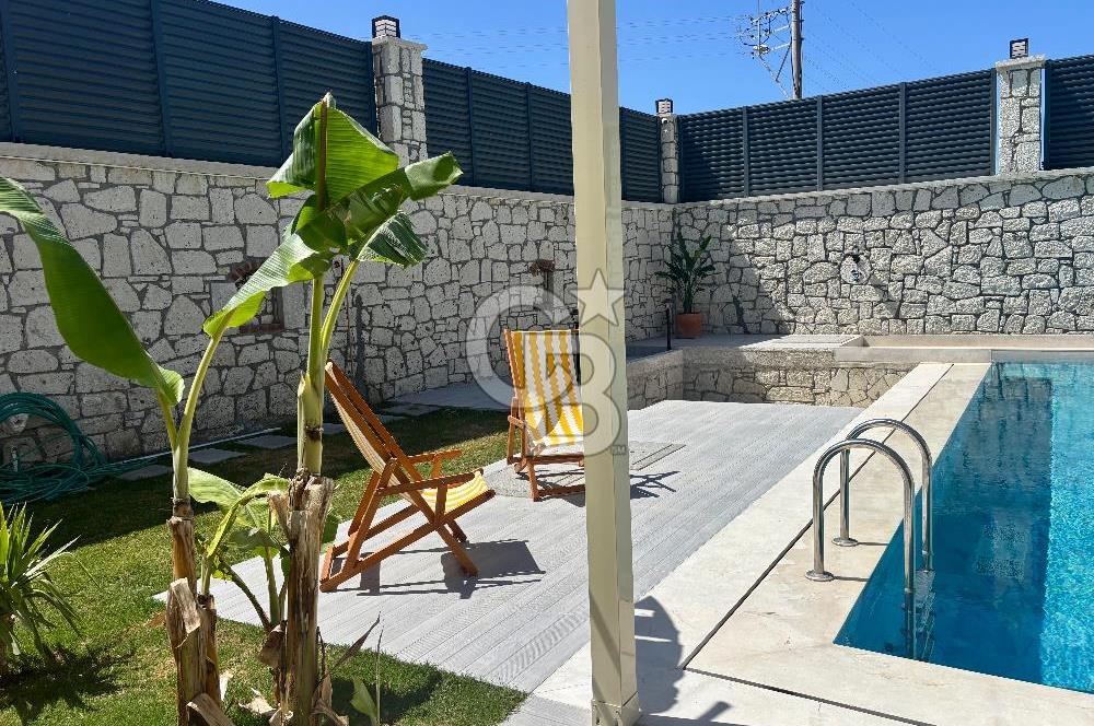 Çeşme Ovacıkta 800 M2 Arsa İçerisinde Satılık 2 Adet ikiz Villa.