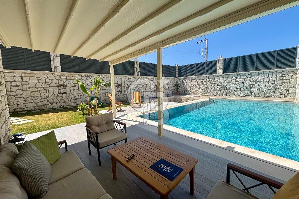 Çeşme Ovacıkta 800 M2 Arsa İçerisinde Satılık 2 Adet ikiz Villa.