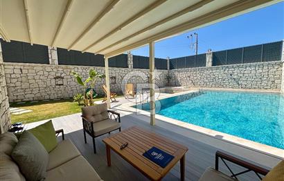 Çeşme Ovacıkta 800 M2 Arsa İçerisinde Satılık 2 Adet ikiz Villa.