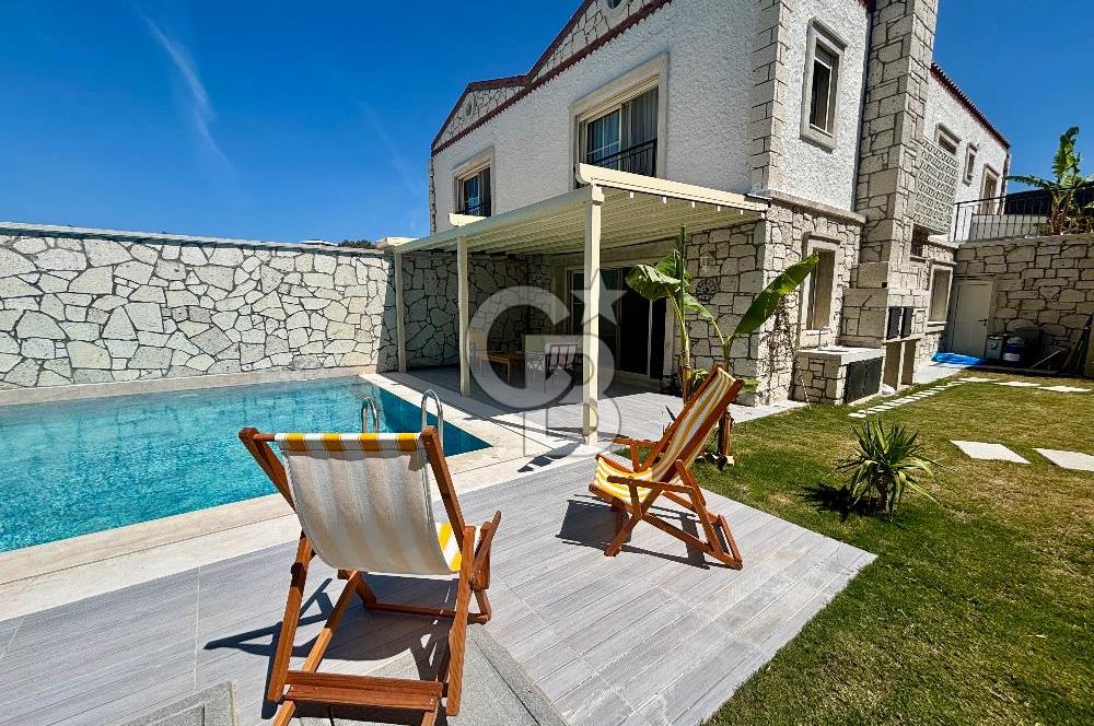 Çeşme Ovacıkta 800 M2 Arsa İçerisinde Satılık 2 Adet ikiz Villa.