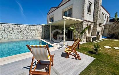 Çeşme Ovacıkta 800 M2 Arsa İçerisinde Satılık 2 Adet ikiz Villa.