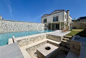 Çeşme Ovacıkta 800 M2 Arsa İçerisinde Satılık 2 Adet ikiz Villa.