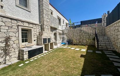 Çeşme Ovacıkta 800 M2 Arsa İçerisinde Satılık 2 Adet ikiz Villa.