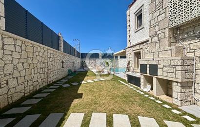 Çeşme Ovacıkta 800 M2 Arsa İçerisinde Satılık 2 Adet ikiz Villa.