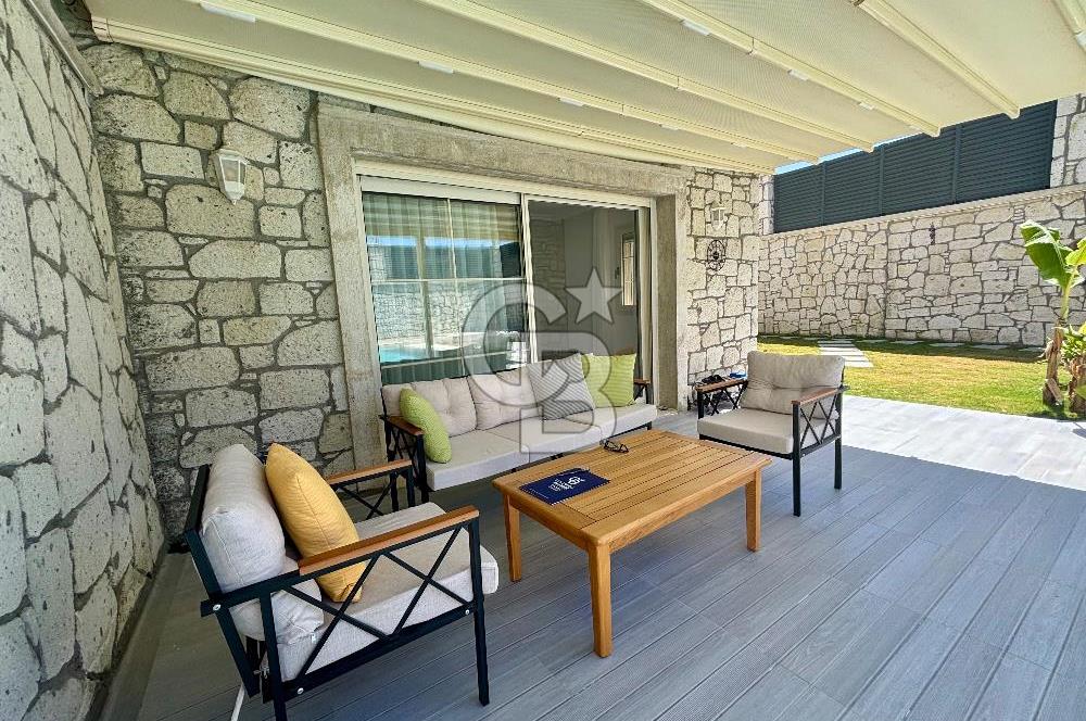Çeşme Ovacıkta 800 M2 Arsa İçerisinde Satılık 2 Adet ikiz Villa.
