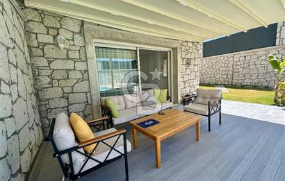 Çeşme Ovacıkta 800 M2 Arsa İçerisinde Satılık 2 Adet ikiz Villa.