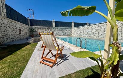 Çeşme Ovacıkta 800 M2 Arsa İçerisinde Satılık 2 Adet ikiz Villa.