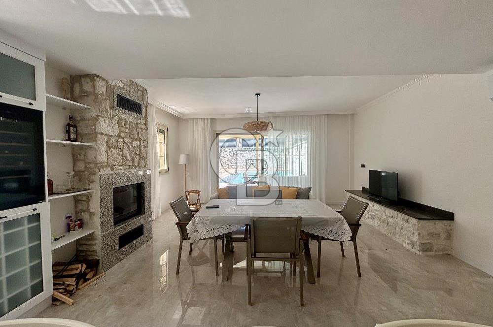 Çeşme Ovacıkta 800 M2 Arsa İçerisinde Satılık 2 Adet ikiz Villa.