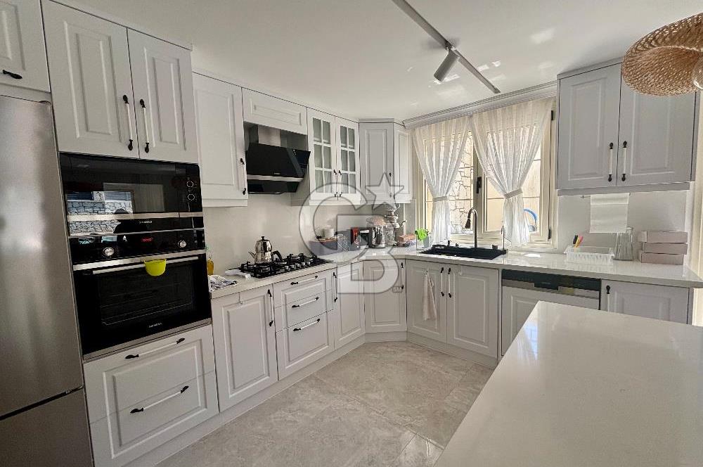 Çeşme Ovacıkta 800 M2 Arsa İçerisinde Satılık 2 Adet ikiz Villa.