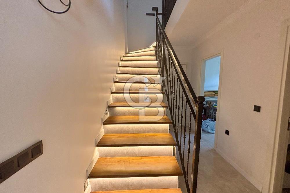 Çeşme Ovacıkta 800 M2 Arsa İçerisinde Satılık 2 Adet ikiz Villa.