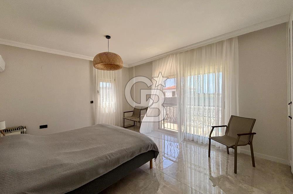 Çeşme Ovacıkta 800 M2 Arsa İçerisinde Satılık 2 Adet ikiz Villa.