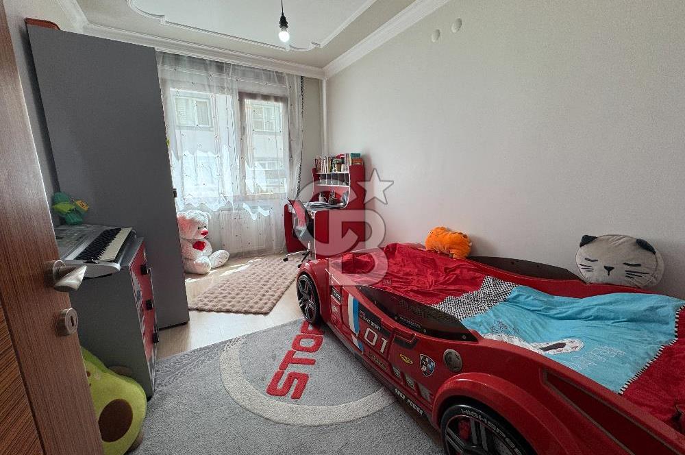 YENİ GİRNE’NİN MERKEZİNDE SATILIK 3+1 ARA KAT FERAH DAİRE