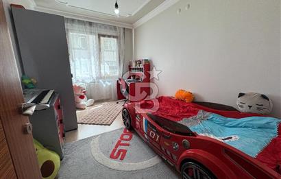 YENİ GİRNE’NİN MERKEZİNDE SATILIK 3+1 ARA KAT FERAH DAİRE