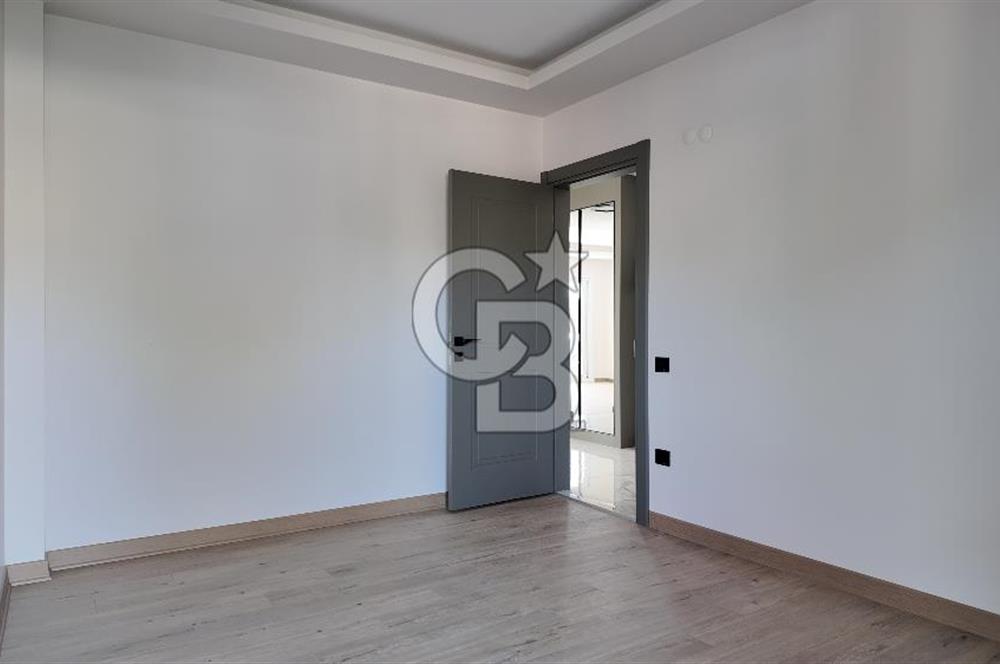 KUŞADASI TÜRKMEN MAHALLESİ 265 M2 BAHÇEYE SAHİP 2+1 DAİRE