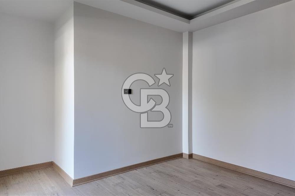 KUŞADASI TÜRKMEN MAHALLESİ 265 M2 BAHÇEYE SAHİP 2+1 DAİRE