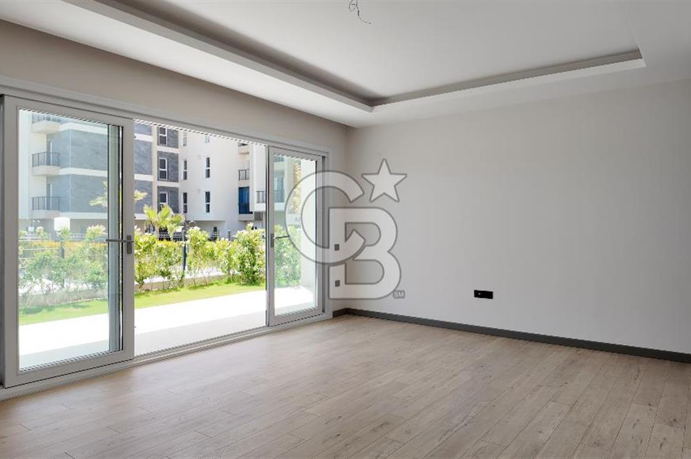 KUŞADASI TÜRKMEN MAHALLESİ 265 M2 BAHÇEYE SAHİP 2+1 DAİRE