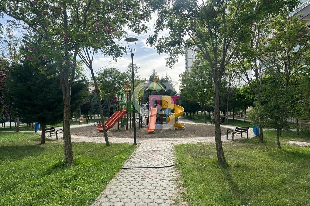 SİNCAN MEVLANA MAHALLESİNDE GENİŞ BALKON VE GENİŞ MUTFAKLI