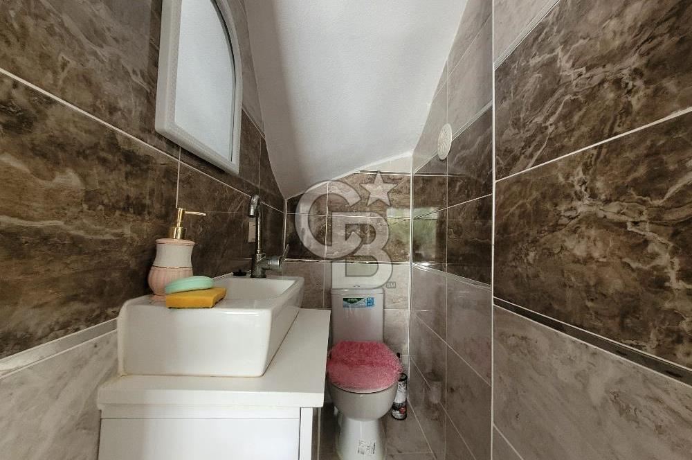 Yenifoça Merkezde Satılık Villa