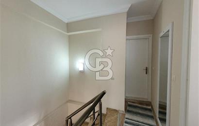 Yenifoça Merkezde Satılık Villa