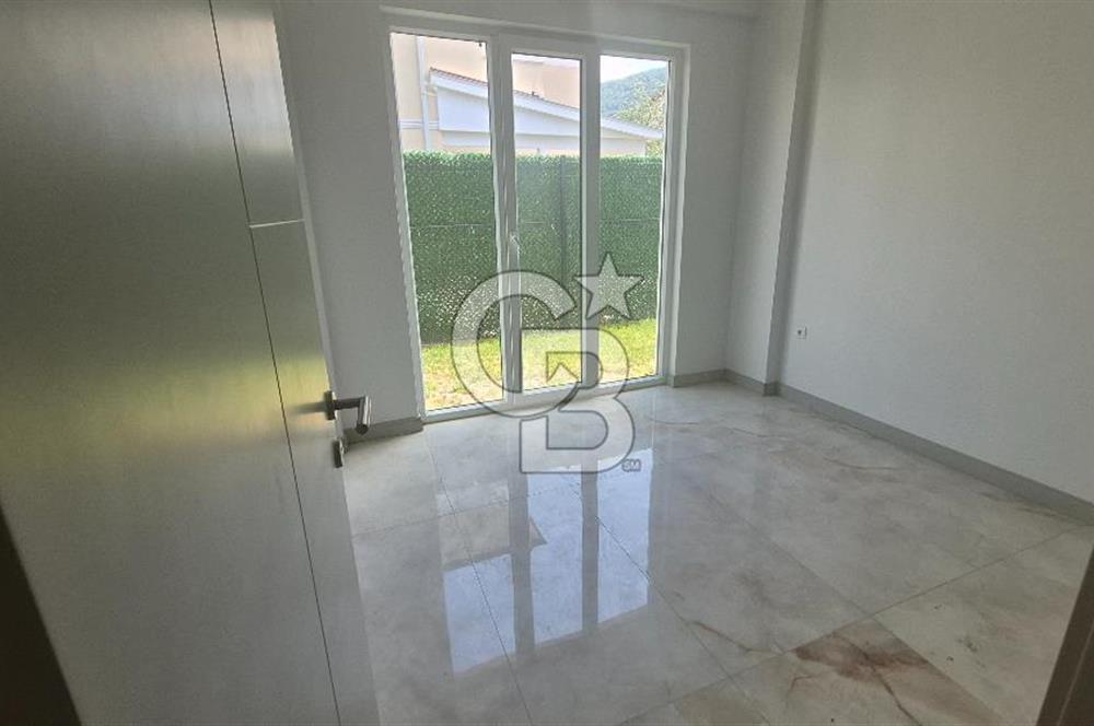 SAPANCA KURTKÖY'DE 400 M2 BAHÇELİ, OTOPARKLI SATILIK 4+1 VİLLA