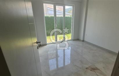 SAPANCA KURTKÖY'DE 400 M2 BAHÇELİ, OTOPARKLI SATILIK 4+1 VİLLA
