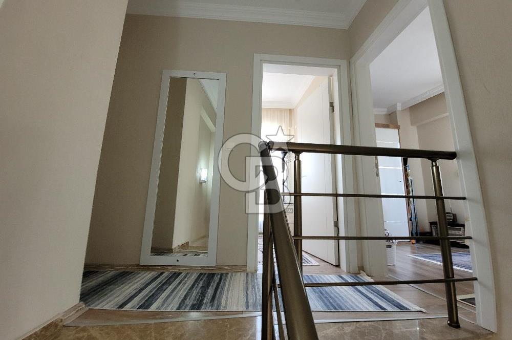 Yenifoça Merkezde Satılık Villa