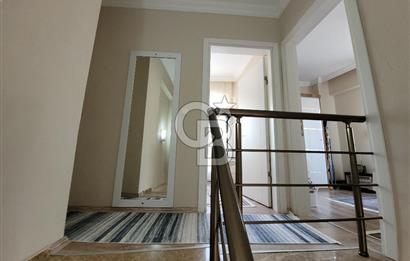 Yenifoça Merkezde Satılık Villa