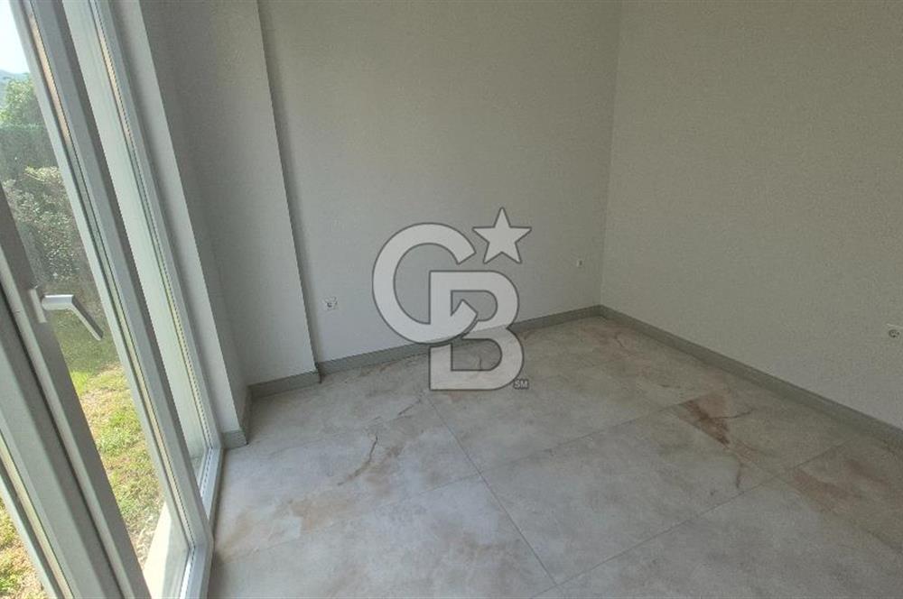 SAPANCA KURTKÖY'DE 400 M2 BAHÇELİ, OTOPARKLI SATILIK 4+1 VİLLA