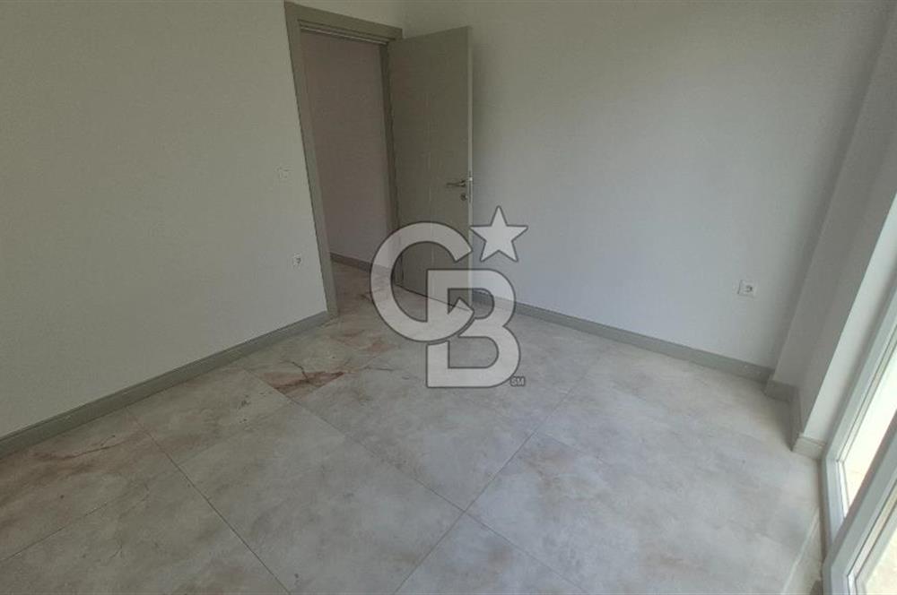 SAPANCA KURTKÖY'DE 400 M2 BAHÇELİ, OTOPARKLI SATILIK 4+1 VİLLA