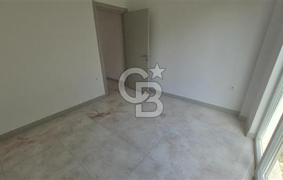 SAPANCA KURTKÖY'DE 400 M2 BAHÇELİ, OTOPARKLI SATILIK 4+1 VİLLA