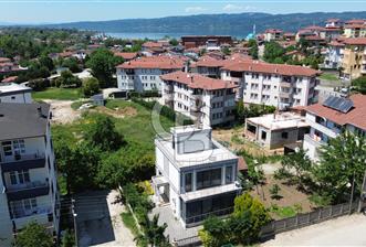 Sapanca Göl Mahallesinde Lüks 4+1 Villa