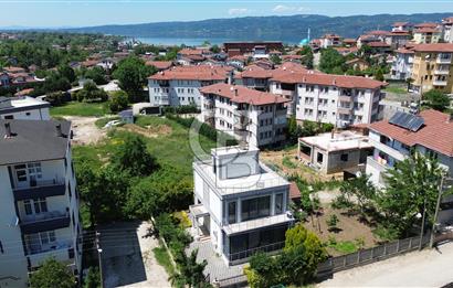 Sapanca Göl Mahallesinde Lüks 4+1 Villa
