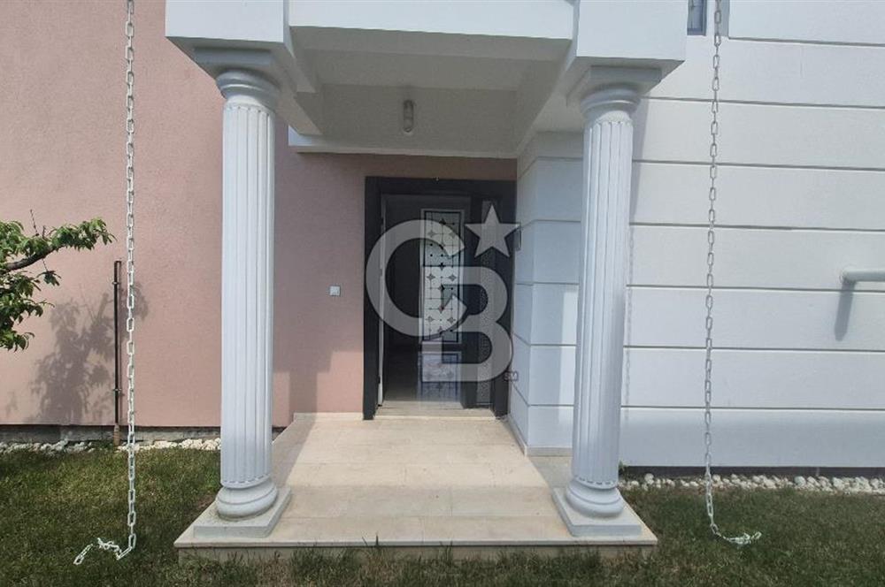 SAPANCA KURTKÖY'DE 400 M2 BAHÇELİ, OTOPARKLI SATILIK 4+1 VİLLA