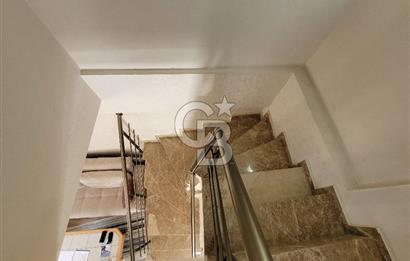Yenifoça Merkezde Satılık Villa