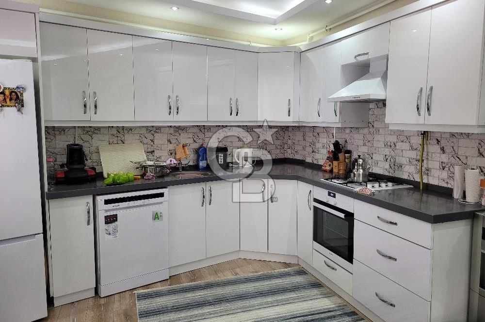 Yenifoça Merkezde Satılık Villa