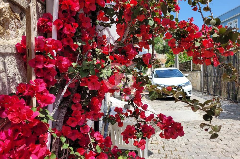 Yenifoça Merkezde Satılık Villa