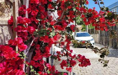 Yenifoça Merkezde Satılık Villa