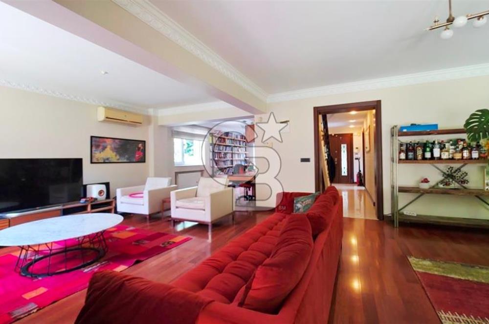 Kemerburgaz Site içi 6+1 , 350m2 Geniş Bahçeli Villa