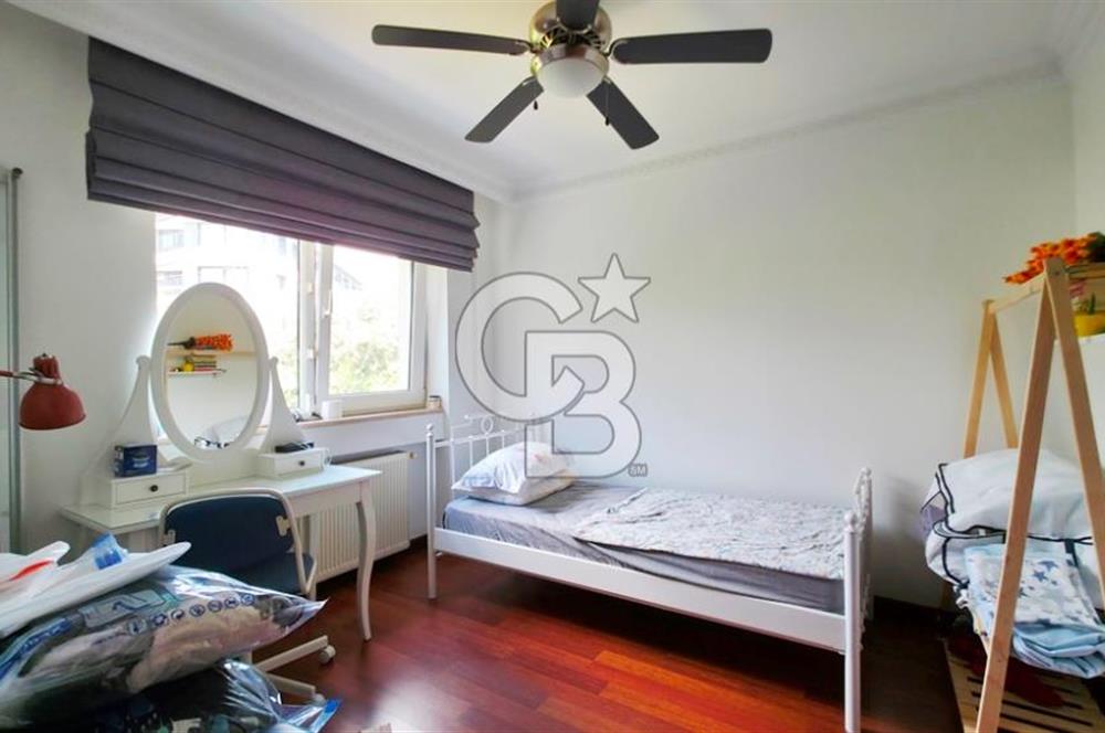 Kemerburgaz Site içi 6+1 , 350m2 Geniş Bahçeli Villa