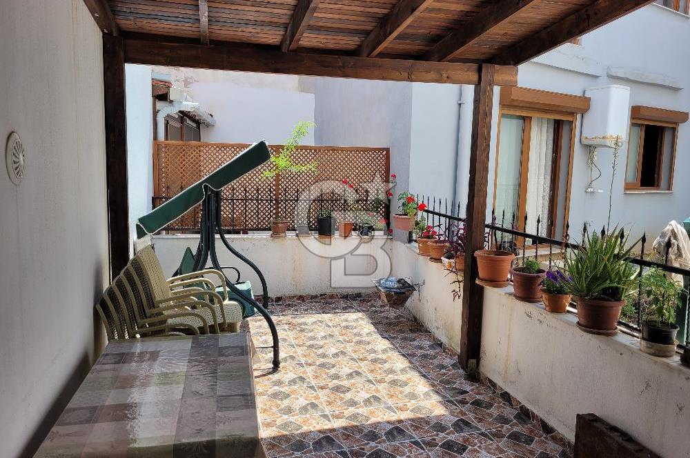 Yenifoça Merkezde Satılık Villa