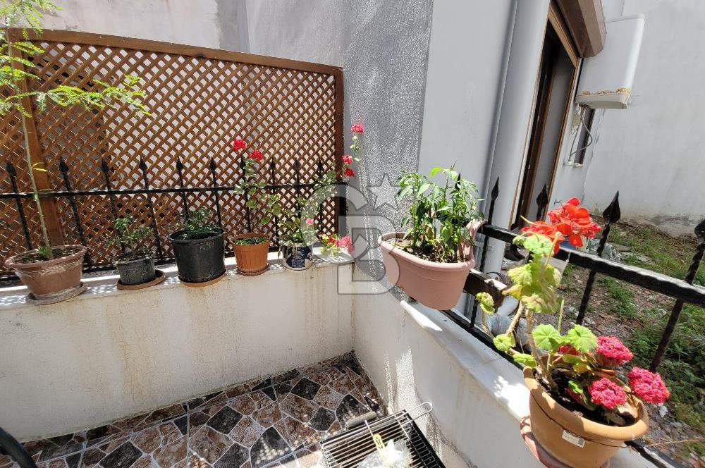 Yenifoça Merkezde Satılık Villa