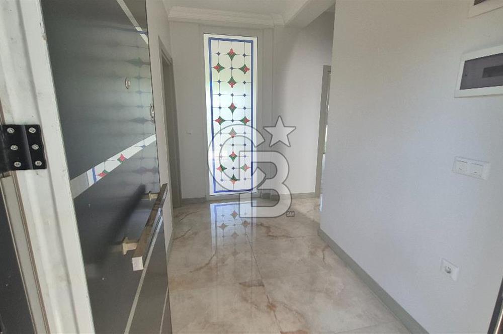SAPANCA KURTKÖY'DE 400 M2 BAHÇELİ, OTOPARKLI SATILIK 4+1 VİLLA