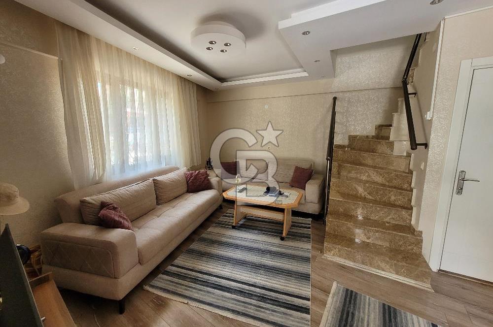 Yenifoça Merkezde Satılık Villa