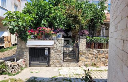 Yenifoça Merkezde Satılık Villa