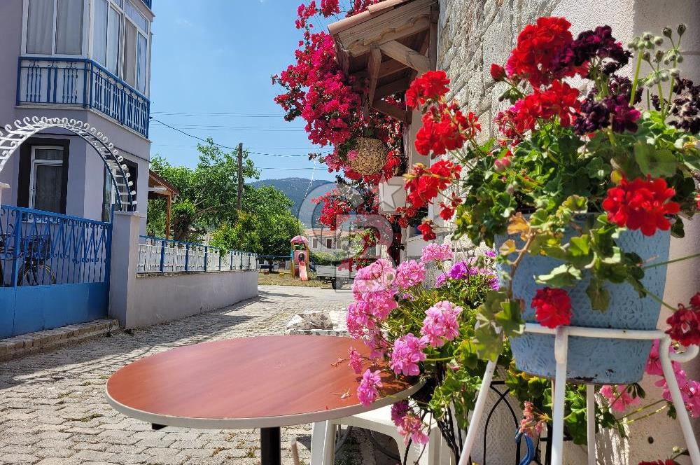 Yenifoça Merkezde Satılık Villa