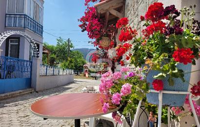 Yenifoça Merkezde Satılık Villa