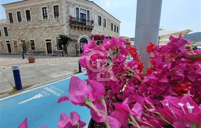 Yenifoça Merkezde Satılık Villa
